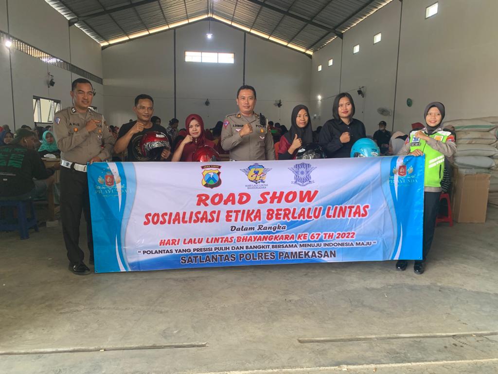 Road Show Sosialisasi Etika Berlalu Lintas dalam rangka Hari Lalu Lintas Bhayangkara ke-67 Tahun 2022